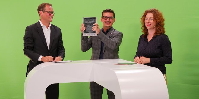 Greenscreen Technik und Moderationstresen im GS1 Germany Knowlegde Center